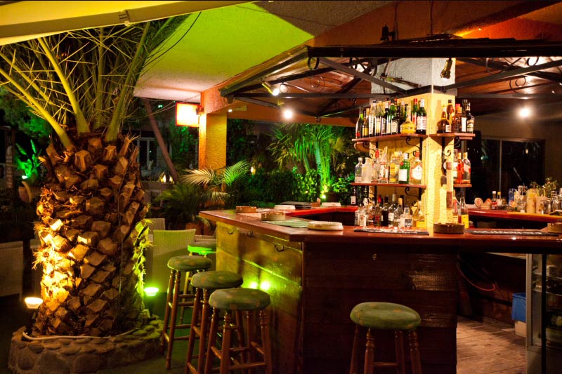 Cafe, bar y zona de desayuno - Hotel Possidon